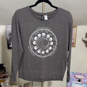 EUC H&M Divided Dark Gray Long Sleeve Horoscope Tee Size S